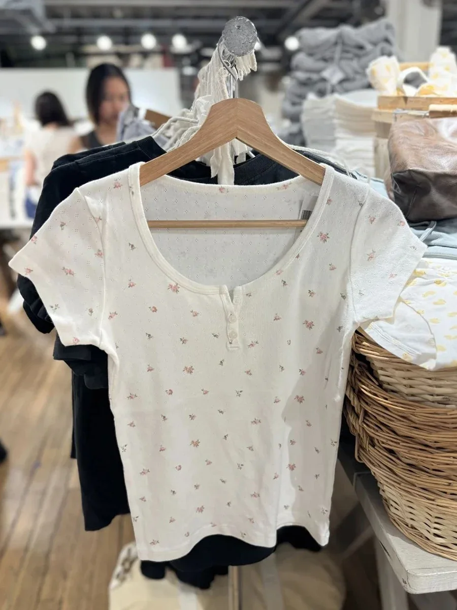 Women Pink Floral Eyelet Slim T Shirt Summer Buttons O-Neck Cotton Short Sleeve Slim Tees Vintage Preppy Style Sweet T-shirts