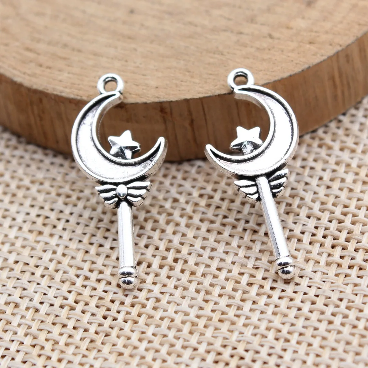 

40 шт. 27x12 мм (1,06x0,47 дюйма) подвески-шармы в виде звезды, луны и волшебной палочки, цвет античное серебро, для изготовления ювелирных изделий