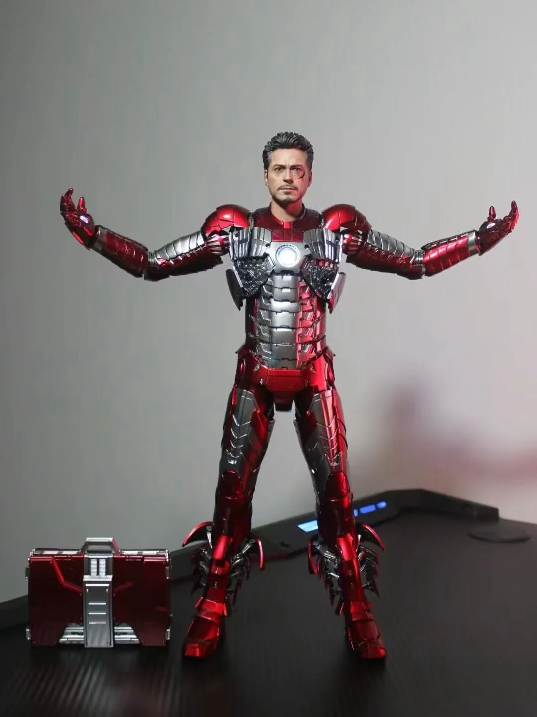 In Stock Hottoys Mms400d18 1/6 Iron Man Mk V Action Figure Full Set Armor Model For Fans Collection Gift