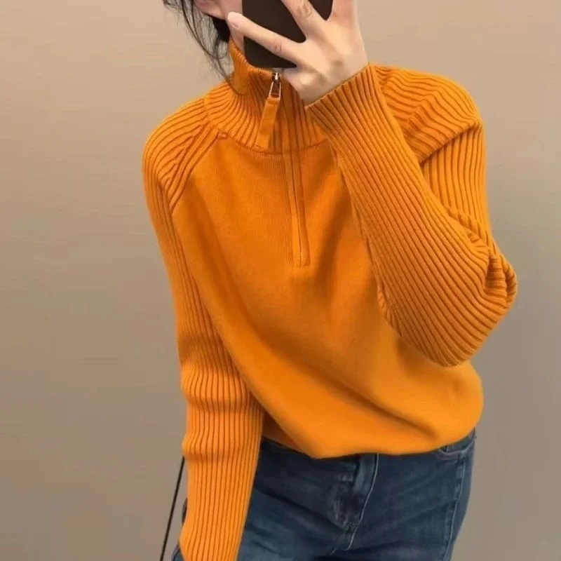 

Женский трикотажный джемпер на молнии с воротником-стойкой, свободный крой, мягкий и уютный, осенне-зимний, новый стиль, дизайнерская новинка, топ с полуоткрытым воротником, стройнящий силуэт
