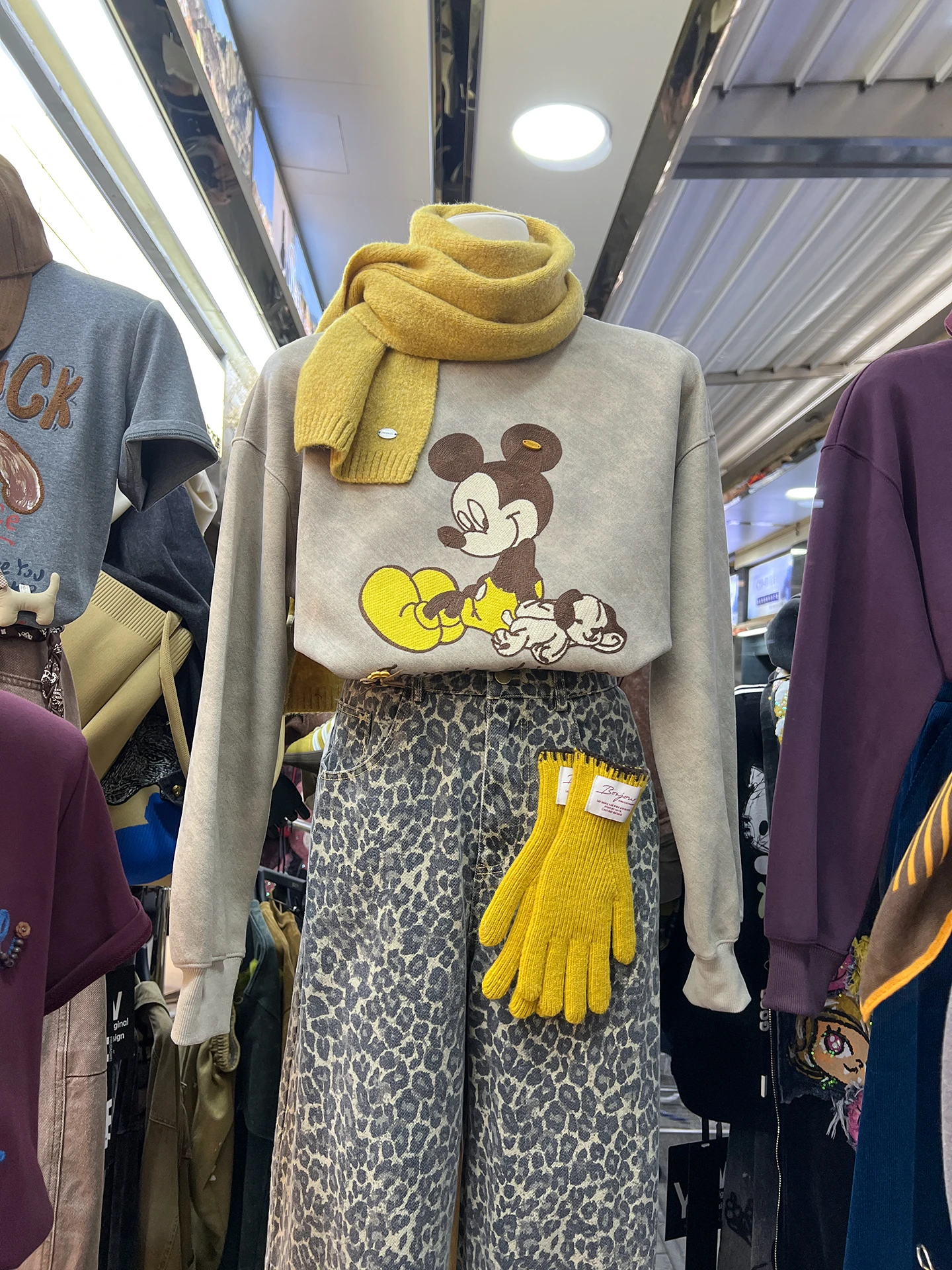 2025 Autumn New Cartoon Embroidered Sweatshirt Loose Round Neck Pullover Top for Women Long Sleeve Kawaii Clothes