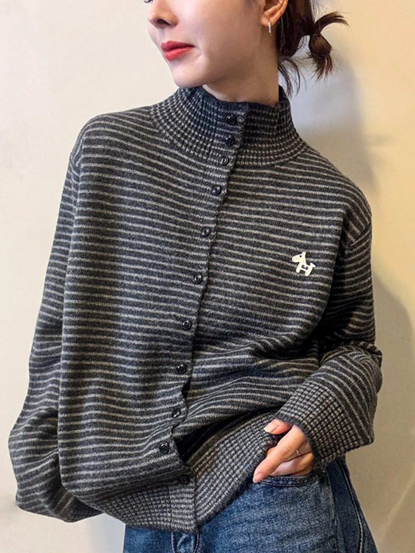 เสื้อไหมพรมแฟชั่นสำหรับเดินทางฤดูหนาว 2025 แขนยาว ทรงหลวม สไตล์เกาหลี กระดุมเดี่ยว ใส่ได้หลากหลาย สำหรับผู้หญิง