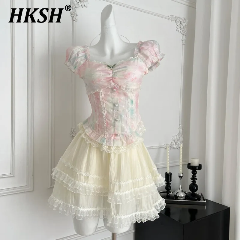 

HKSH Summer New Women Tide Chic Sweet High Street Puff Sleeve Slim Fit Lace Patchwork Top Short Puffy Skirt Two-piece Set HK6043
