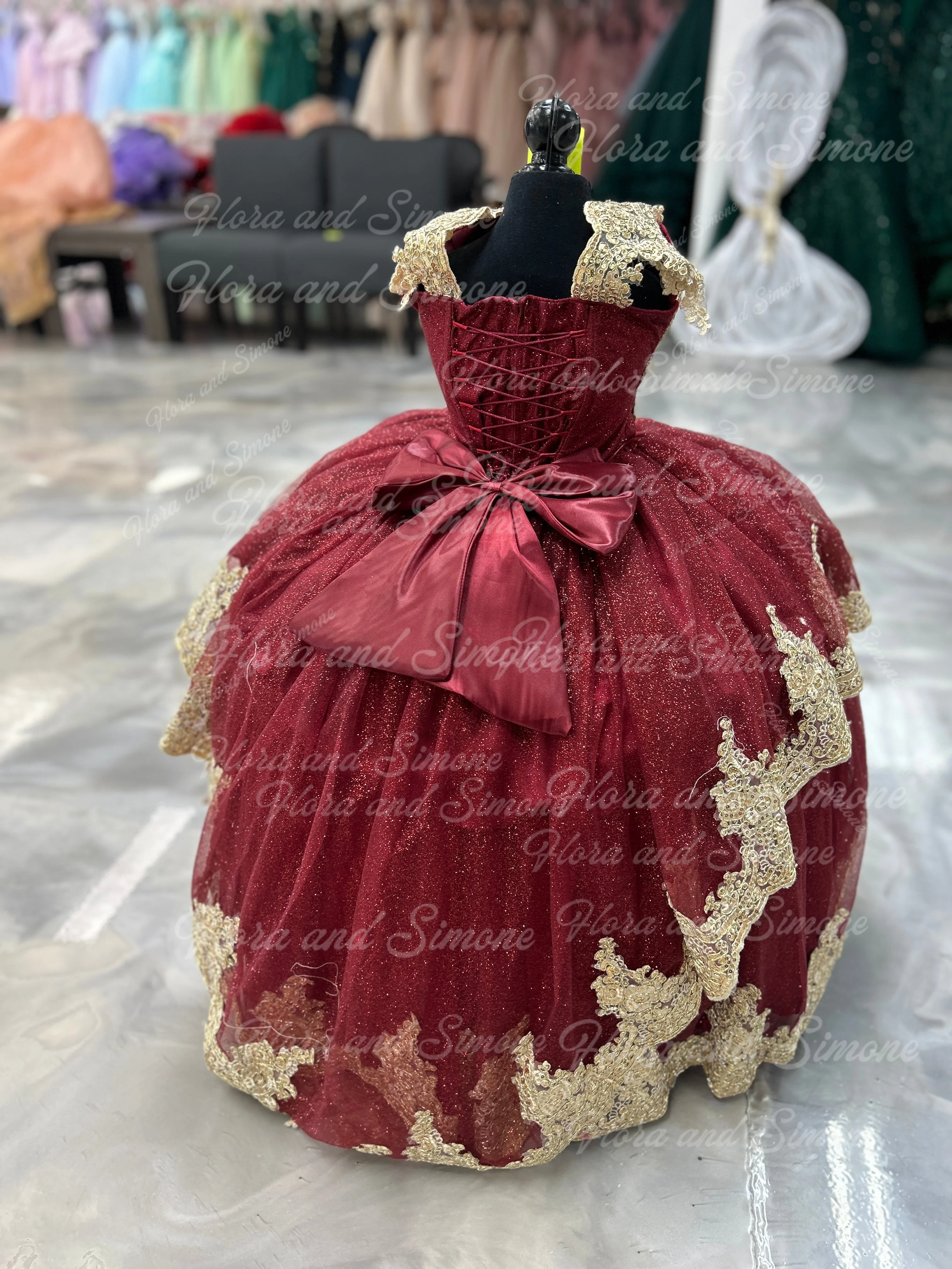 Vestido lujoso de flores rojas para niñas, tul esponjoso con apliques dorados de calidad, cola larga para fiestas de cumpleaños y celebraciones navideñas