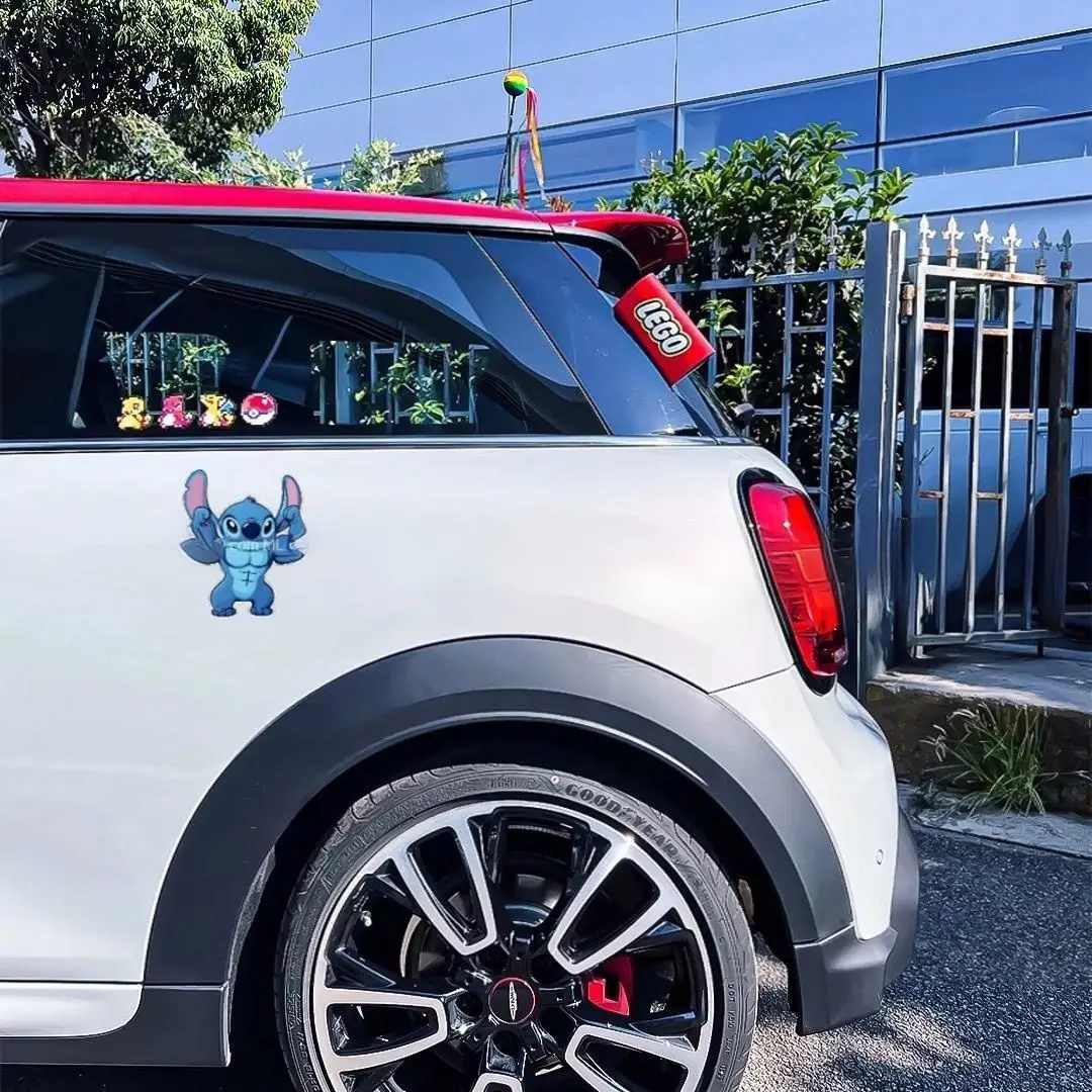 Stiker dekorasi jendela segitiga pintu dan jendela mobil kreatif lucu jahitan otot kartun Disney, hadiah ulang tahun