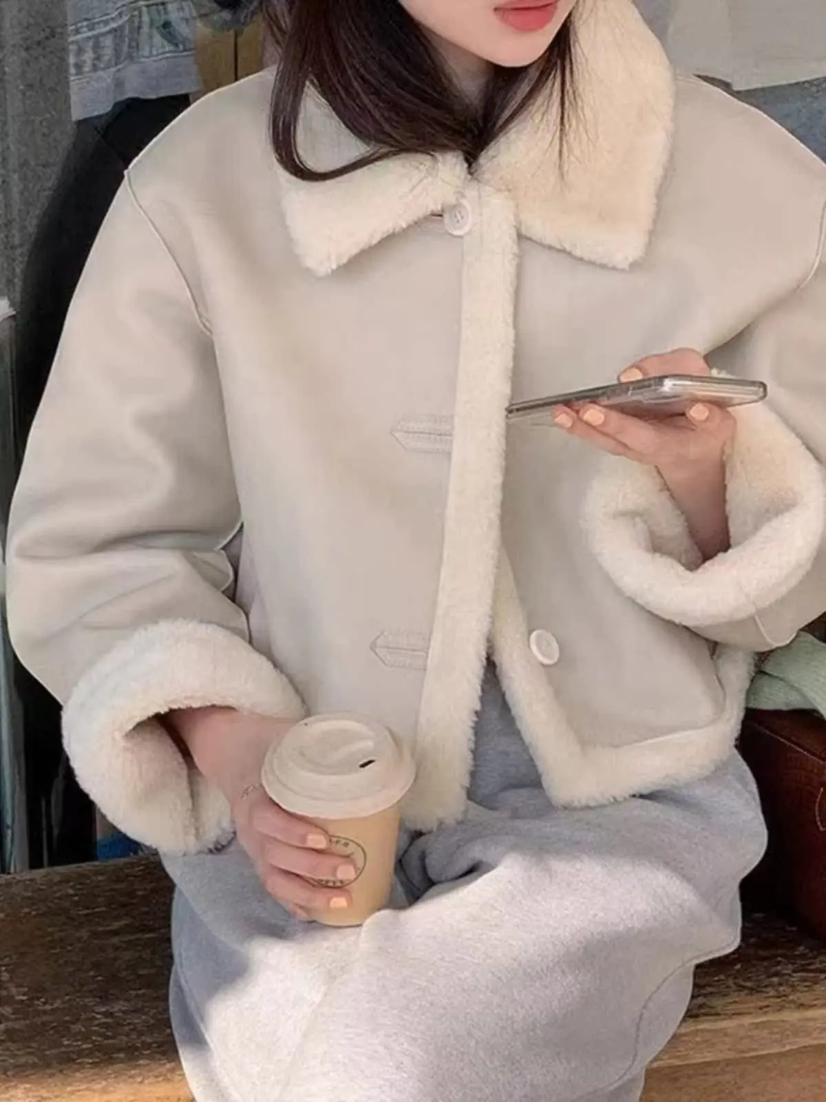 

Women's PU Leather Jacket Faux Fur Lined Flipped Collar Short Coat Warm Integrated Leather And Fur Outerwear Dual-Sided Use