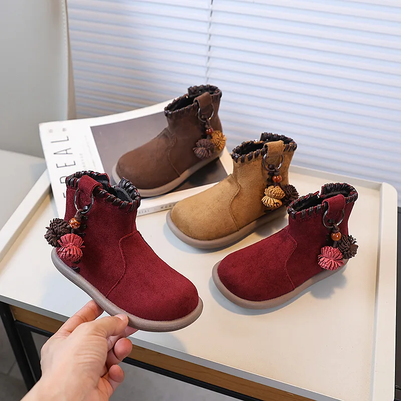 

Детские ботильоны в стиле ретро, классические повседневные короткие ботинки с комочками волос для девочек, нескользящие детские модные кожаные ботинки на толстой подошве с круглым носком