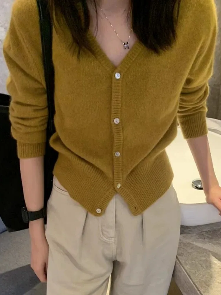 Korean version of autumn new cashmere V-neck cardigan women loose short solid color sweater knit sweater simple coat