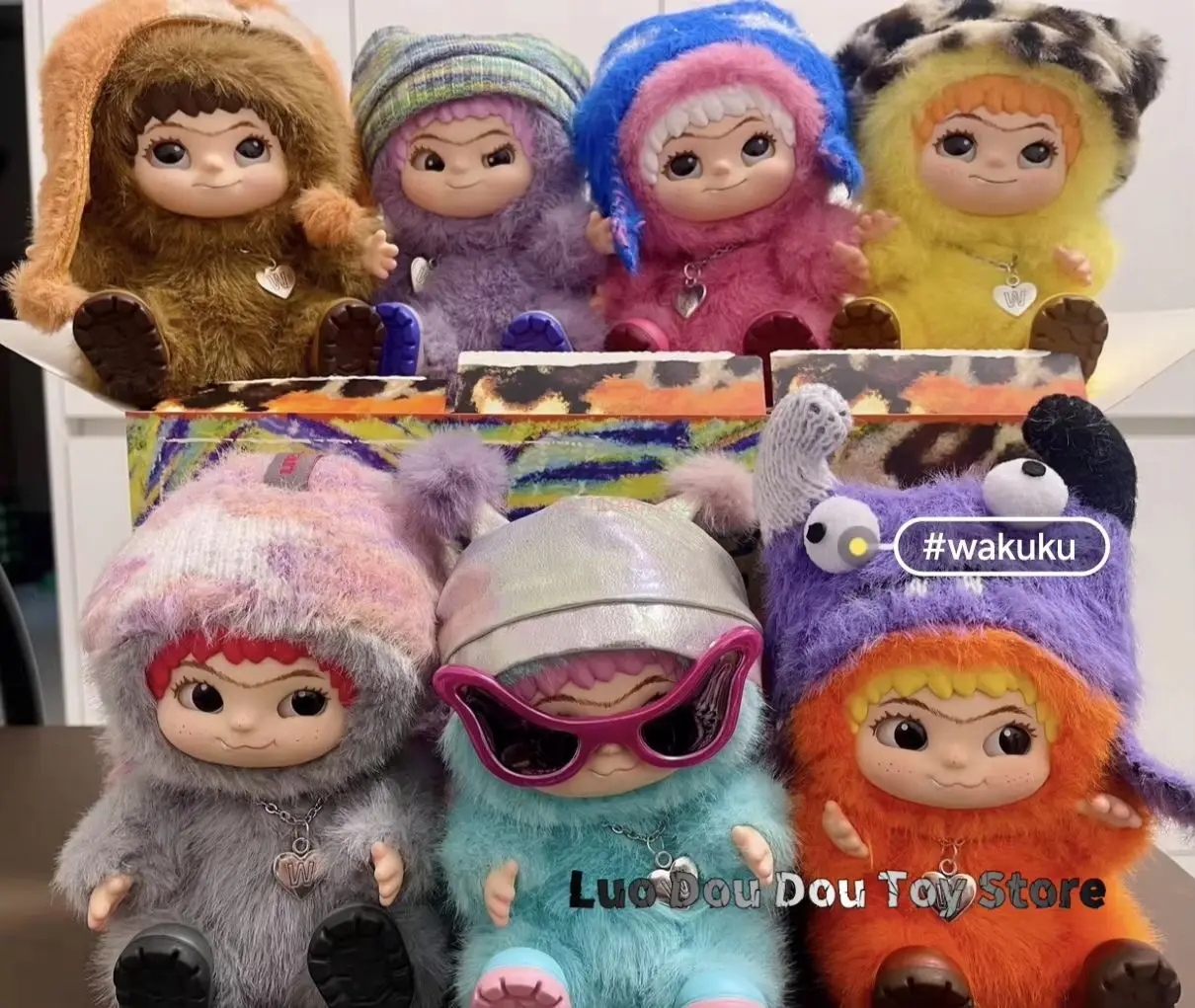 Auf Lager Wakuku Fuzzy Trendy Fun Party Blind Box Niedliche Wakuku Figur Mystery Box Niedliche Tasche Anhänger Puppe Überraschung Tasche Geschenk Spielzeug