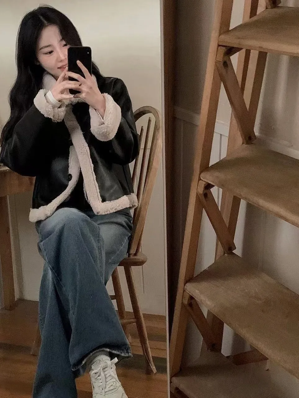 겨울 신상 레트로 퍼 가죽 재킷 여성용 시크 홍콩 스타일 모터사이클 의류 고급스러운 청년 패션