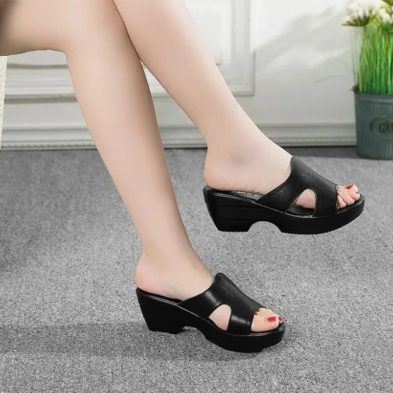 

2025 женские тапочки, сандалии на танкетке, на платформе, из натуральной кожи с открытым носком, женские сабо, летняя обувь