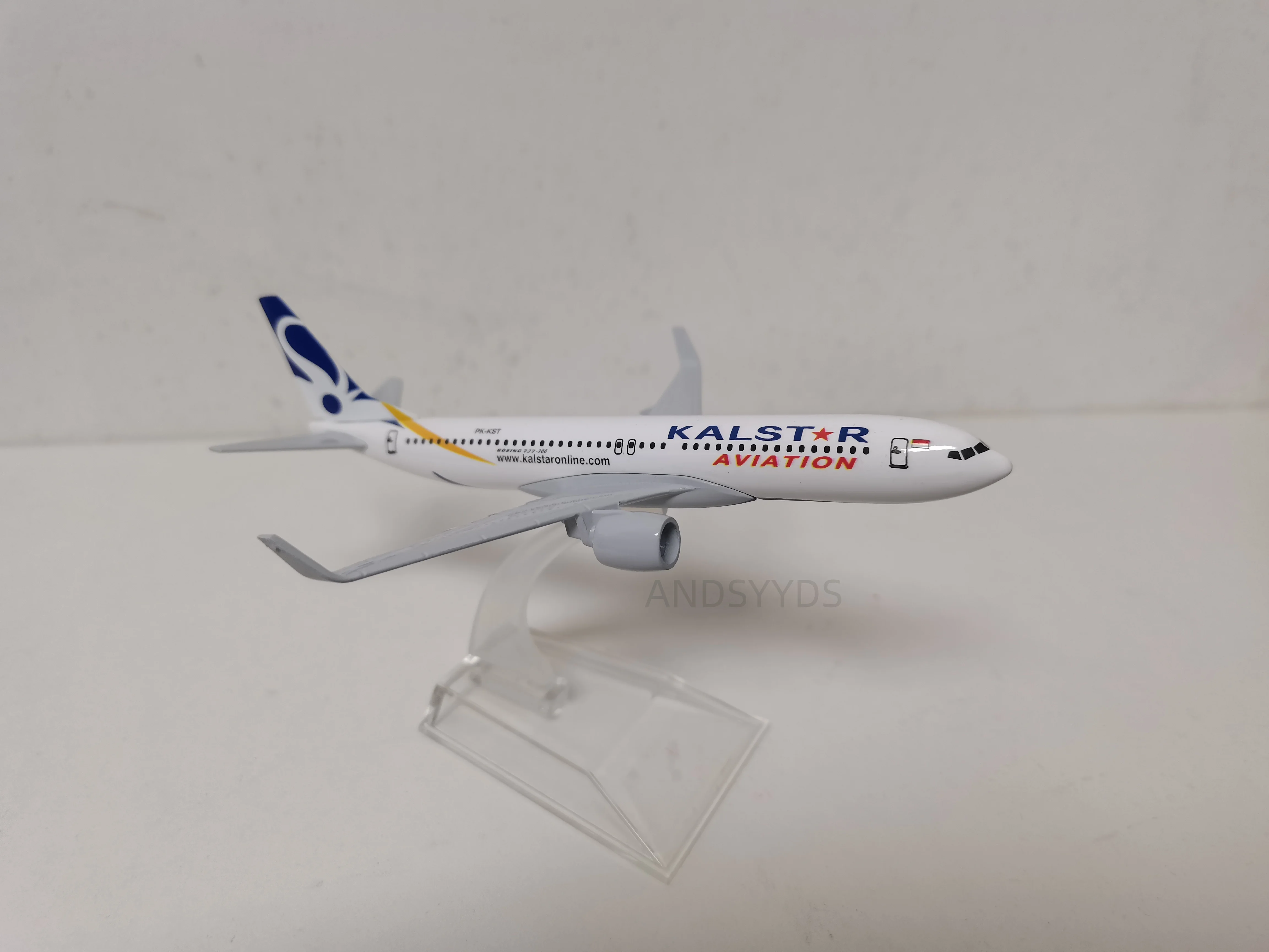 Model Aircraft 16CM Model Airplane for Indonesia Air Kalstr Airways b737 B737 Metal Alloy Airplane Model with Landing Gear Decor