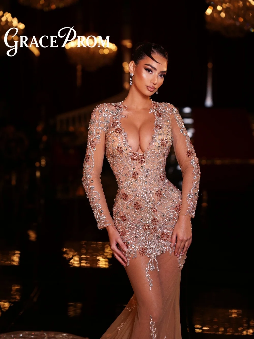

GraceProm Elegant Champagne-Hued Evening Dress 2026 Plunging-Neck Carpet Gown Fashion A-Line Floor-Length Party Gown فساتي