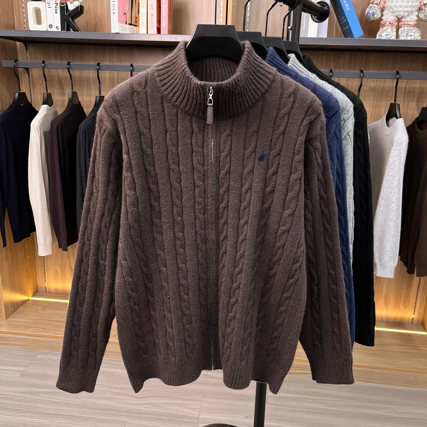 High-End Mode Reißverschluss Kragen Pullover Männer Winter verdickt warme neue Jacke Luxusmarke schöne Pony Stickerei Casual Komfort Stricken Sweater – Detail 11