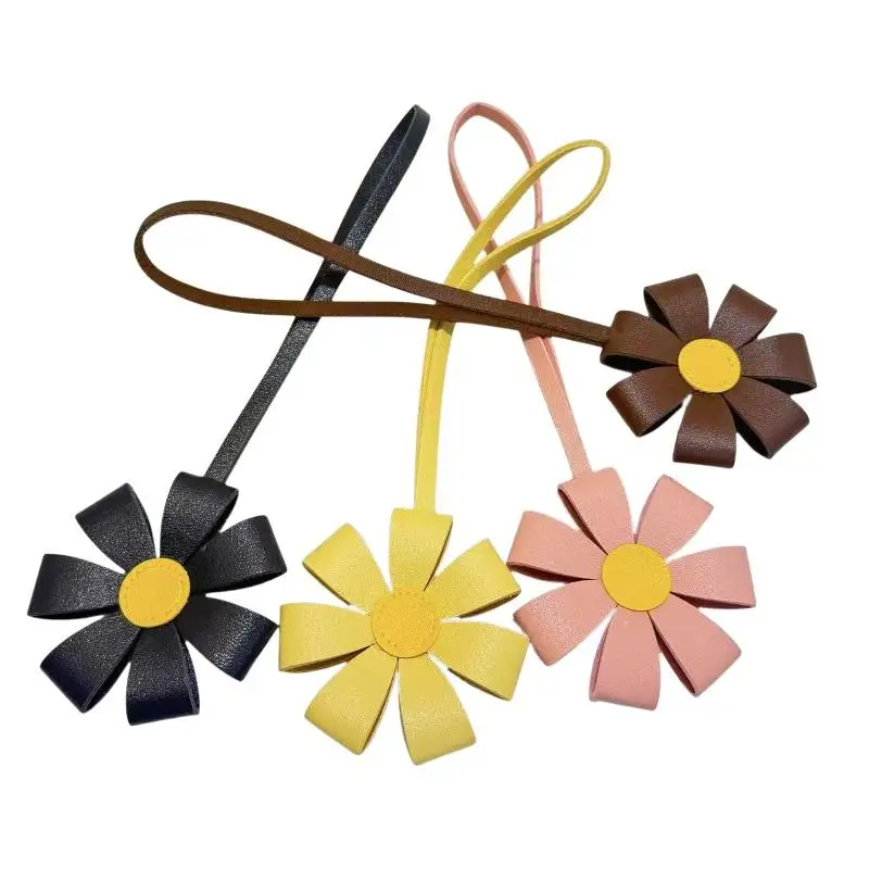 Leder-Blumen-Taschenanhänger mit niedlichem 3D-Design, in verschiedenen Farben erhältlich, zum Verzieren von Handtaschen, Rucksäcken und Schlüsselanhängern. – Detail 6