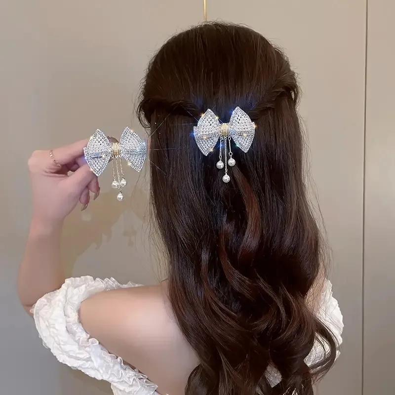 Elegante cabelo pequeno com Tassel design, clipe de primavera feminino, grande pérola strass, grampo de cabelo, acessório de cabelo