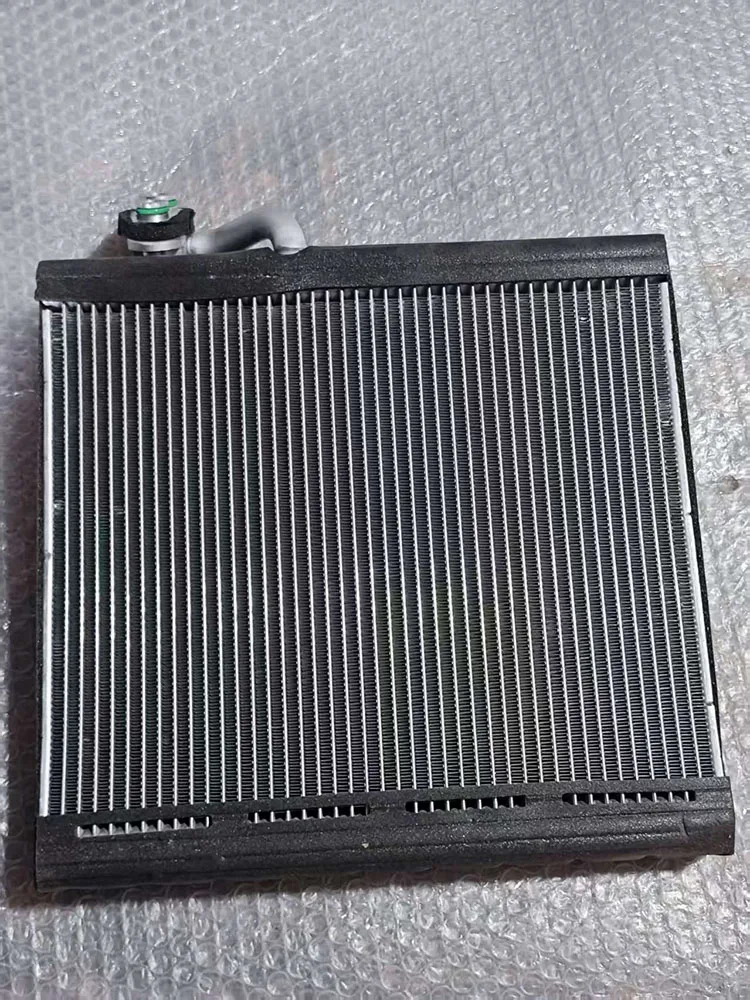 

ВЫПУСКНОЙ ВАЛ (EVAPORATOR ASSEMBLY) (JINBEI KONECT F70)