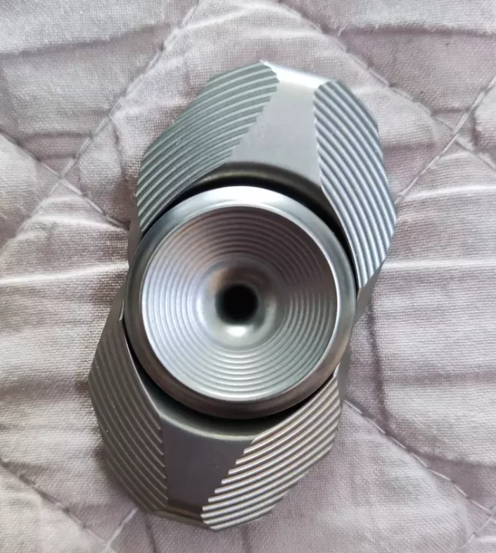 Used EDC Lark wormhole titanium wormhole titanium alloy material spinner fidget decompression toy