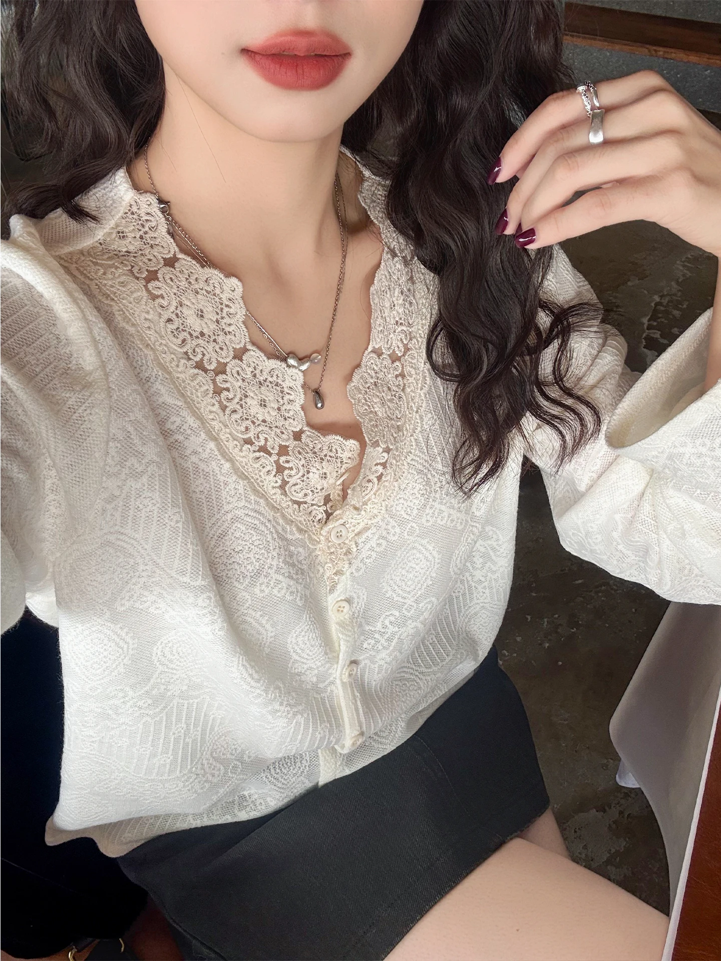 

Мягкая кружевная блузка с вышивкой, V-образным вырезом, свободного кроя, с длинными рукавами до плеч, для женщин, на каждый день, осенняя новинка