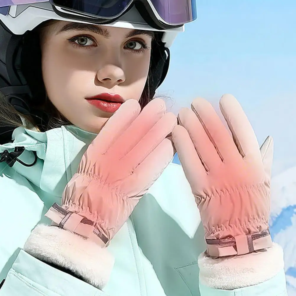 

Insulated Winter Gloves Windproof Winter Cycling Gloves with Plush Lining Touchscreen Compatibility for Women Ideal for Skiing