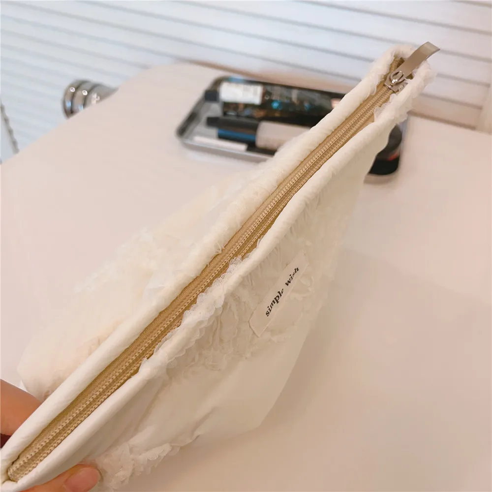 White Quilted Cotton Embroidery Makeup Pouch Soft Simple Toiletry Bag For Women Bag Aesthetic Travel Cosmetic Organizer Bags