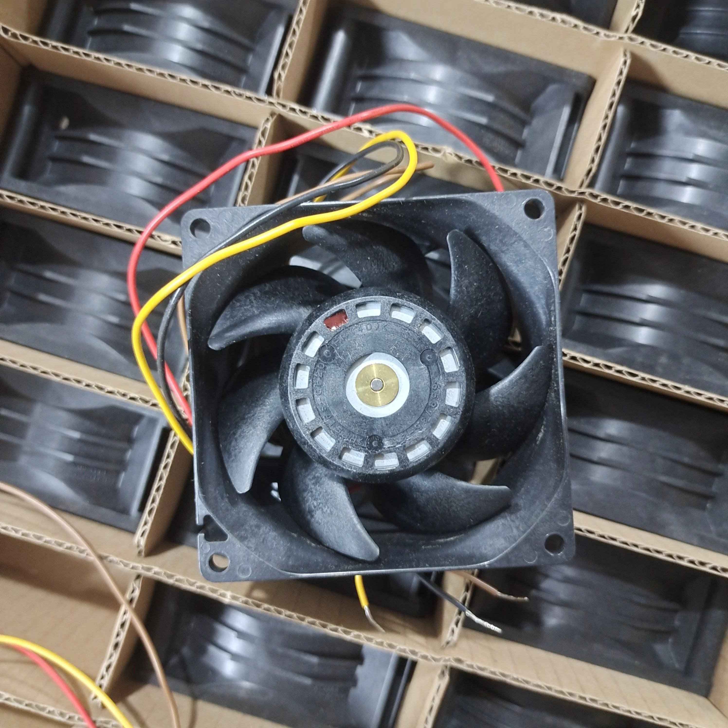 Ltsf لسانيو دنكي 9GV0812P1M031 تيار مستمر 12 فولت 0.75A 80x80x38 مللي متر 4-سلك خادم التبريد Fan8cm #2