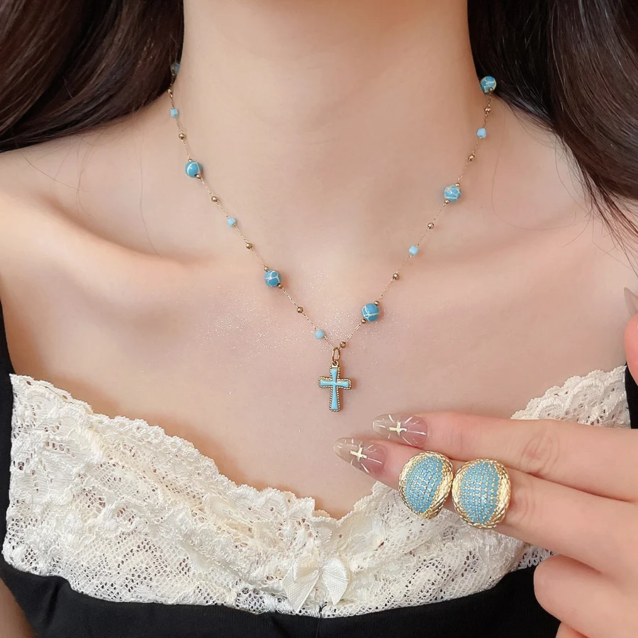 conjunto-de-colar-e-brincos-com-pingente-de-cruz-de-zirconia-azul-retro-design-pequeno-e-moderno-acessorio-elegante