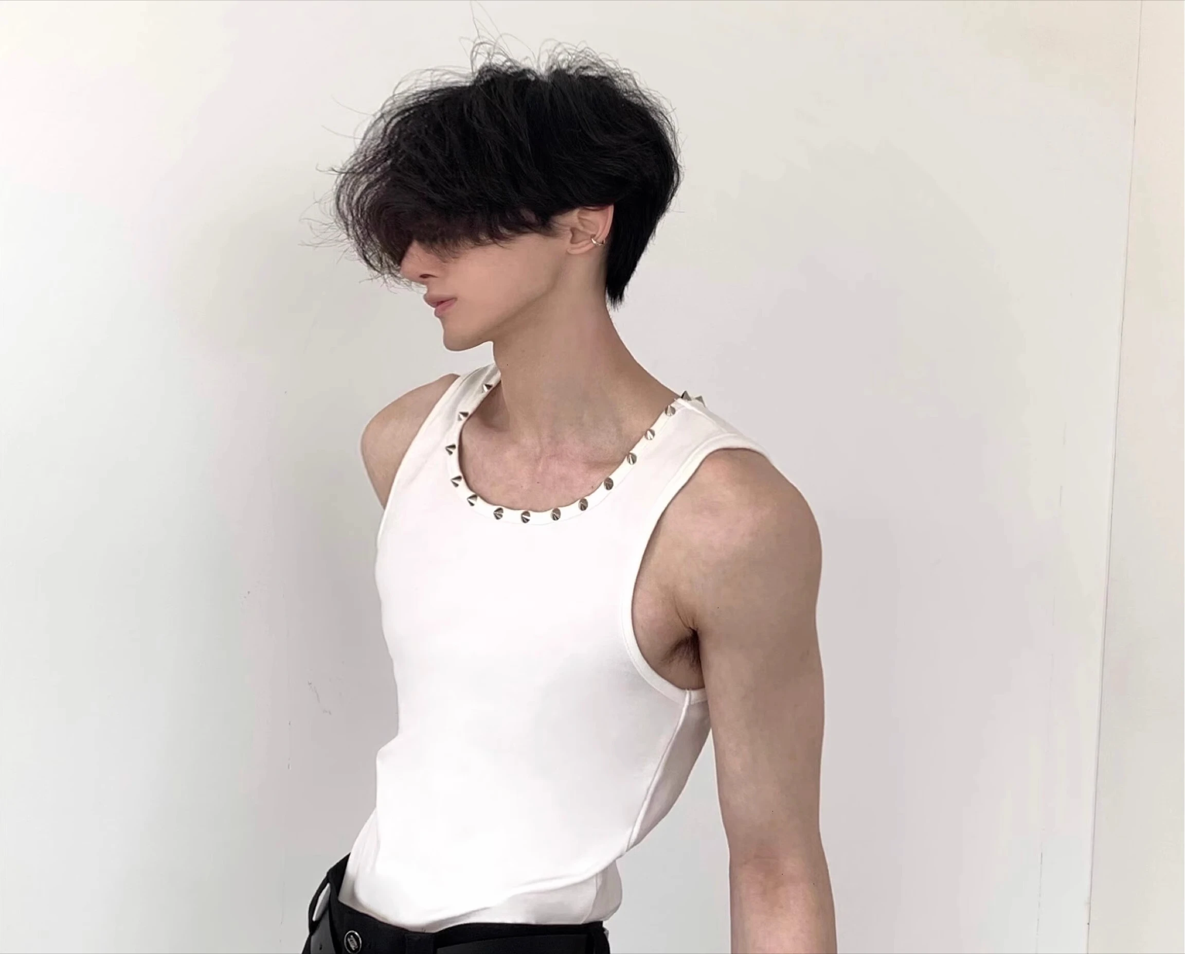 Men's Original Niche Rivet Solid Color Fashion Vests Men's 2025 Summer Slimming Tops Male Sleeveless Handsome Simple Tank Tops