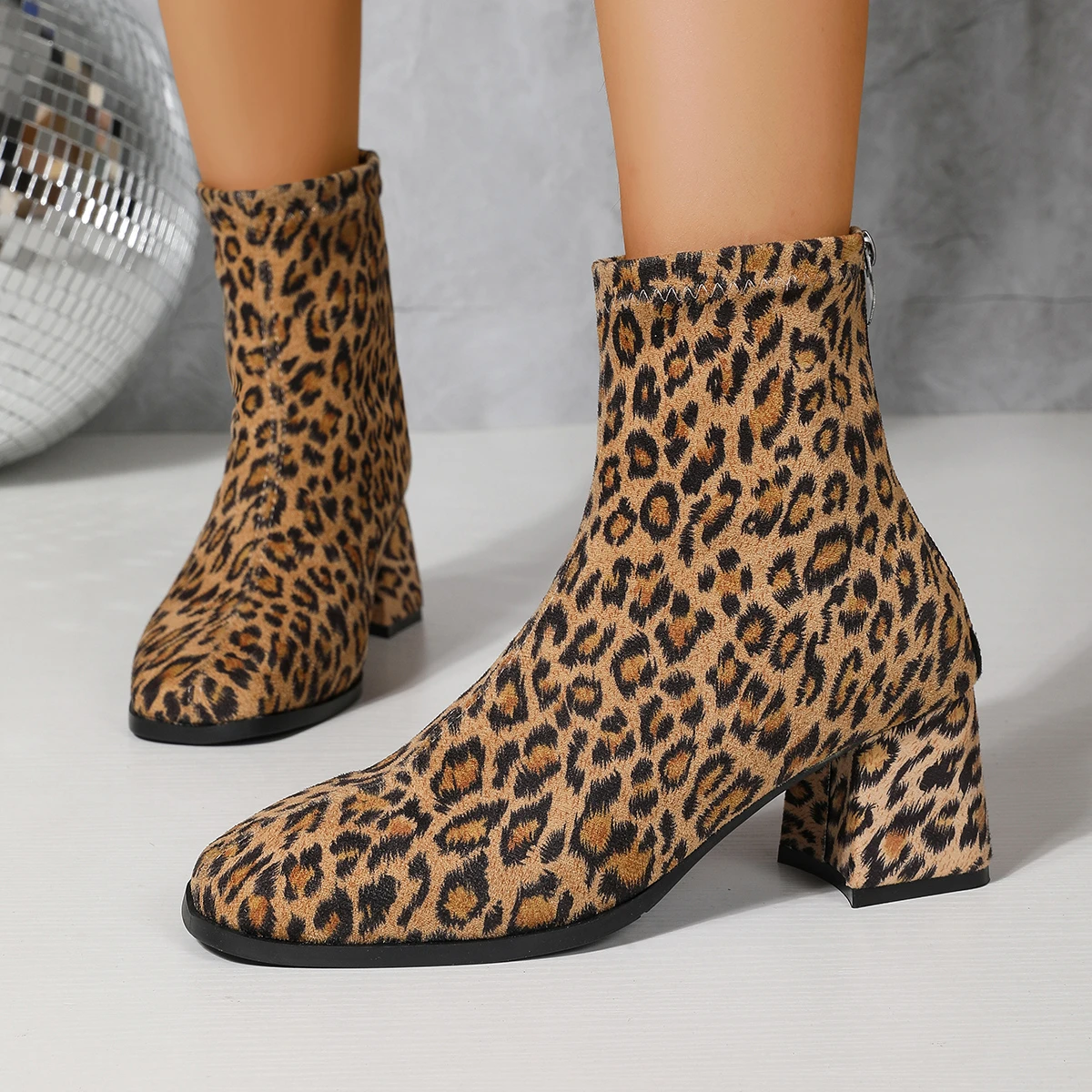 Round-toe suede thick-soled leopard print short boots - Women's 2025 autumn-winter retro large size back zipper nude boots - Image 3