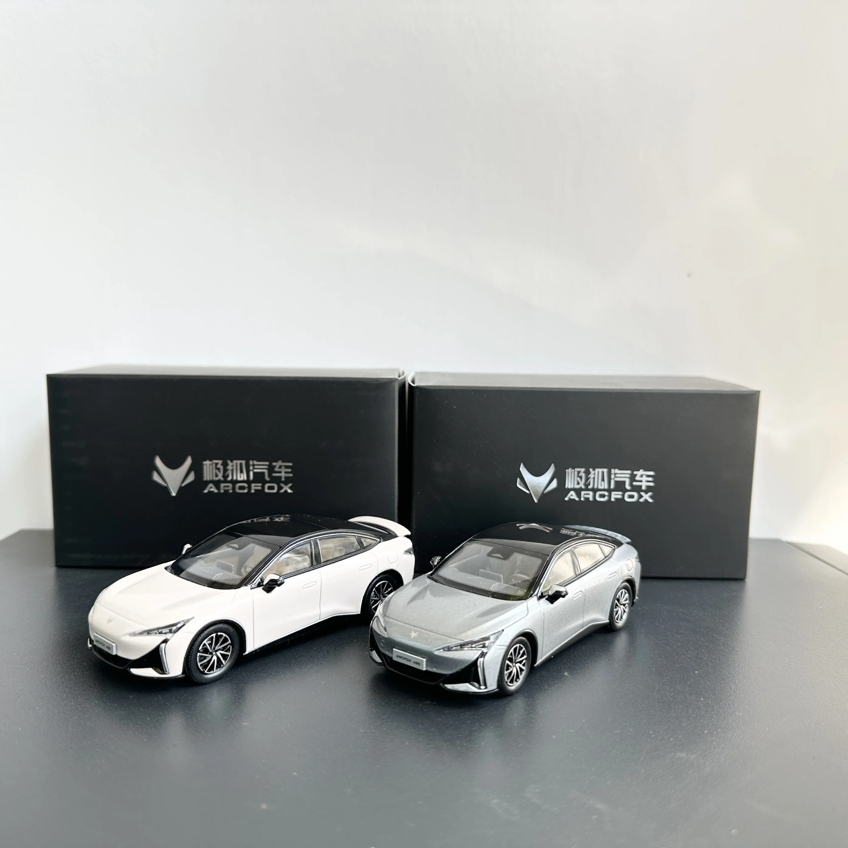 

1:43 оригинал, экстремальный Fox Α Coefficient S5 модель автомобиля из сплава, имитация коллекции орнаментов, мини-коллекция орнаментов