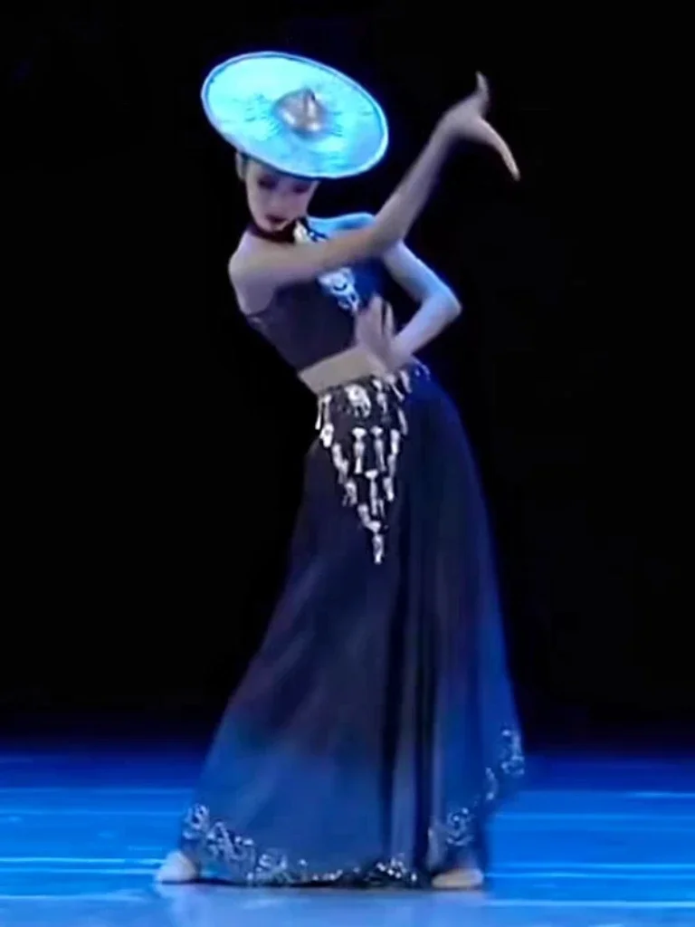 

suit Caiyun Zhinan peacock dance art test big swing skirt flower waist girl daughter rain bamboo forest ethnic 1-piece set