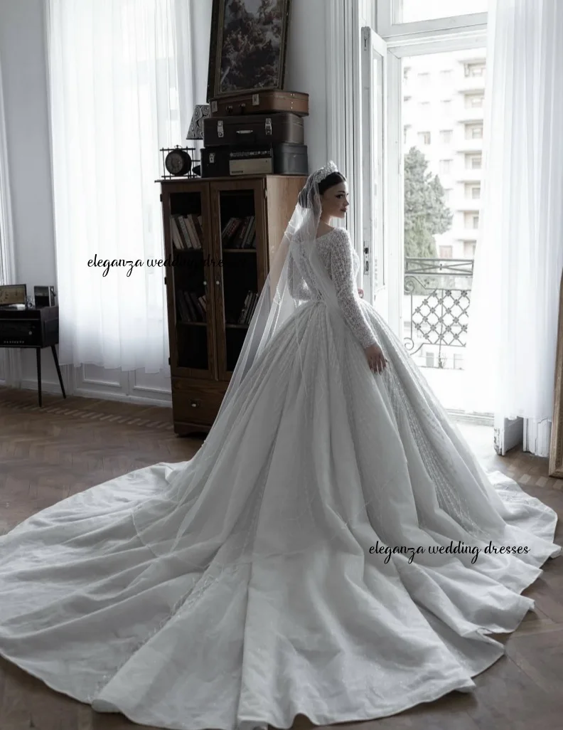 Customized Luxury spoon-neck white wedding dress with long sleeves and beaded wedding party dress Vestido De Novia