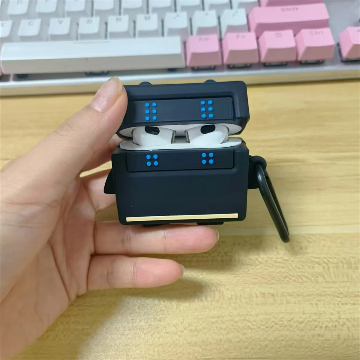 غطاء لـ AirPods الجيل الرابع للأولاد ، علبة سماعات أذن جديدة مع خطاف ، تصميم روبوت إبداعي ، سيليكون لطيف ، Airpods 4 ،