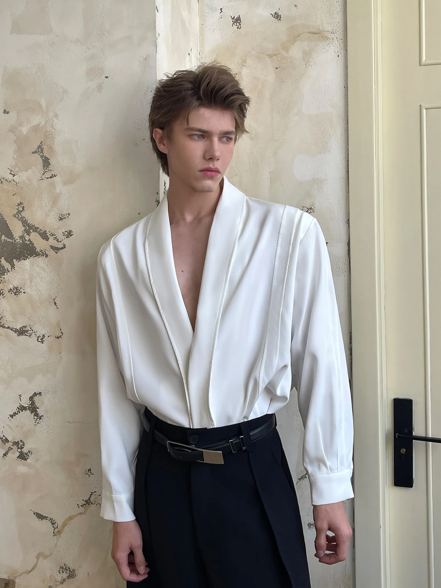 Men's 2025 Spring and Autumn V-Neck Shoulder Padded Tops Trendy Handsome White Long Sleeve Shirts High-end Loose Comfort Shirt