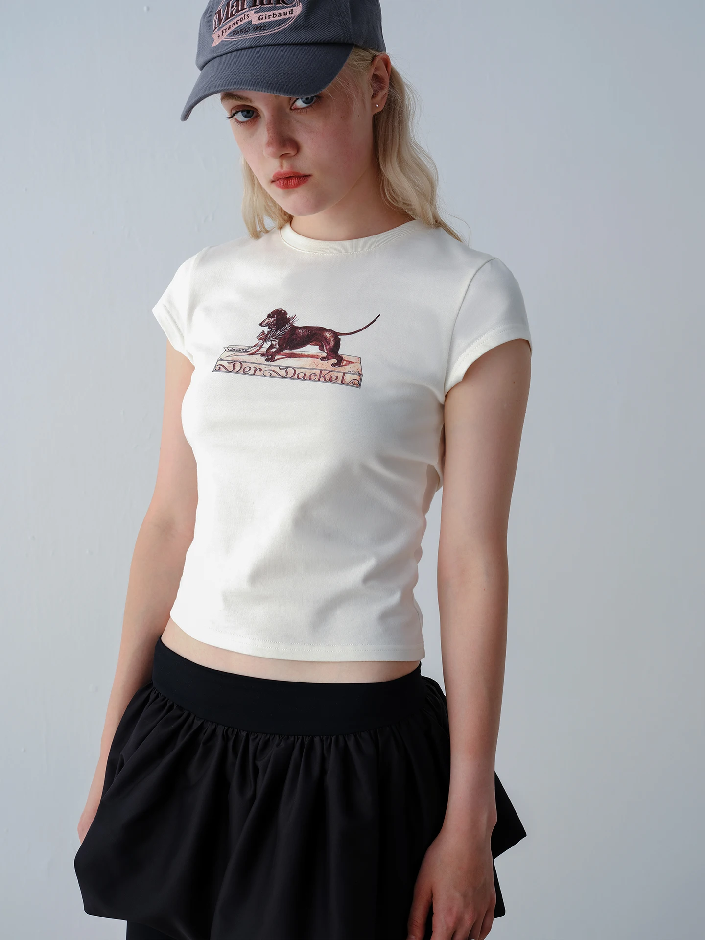 

S Studio 2025ss Printed T-irt Sausage Dog Pattern Cotton Summer round Ne ort Sve Slim Fit Commuter Sle