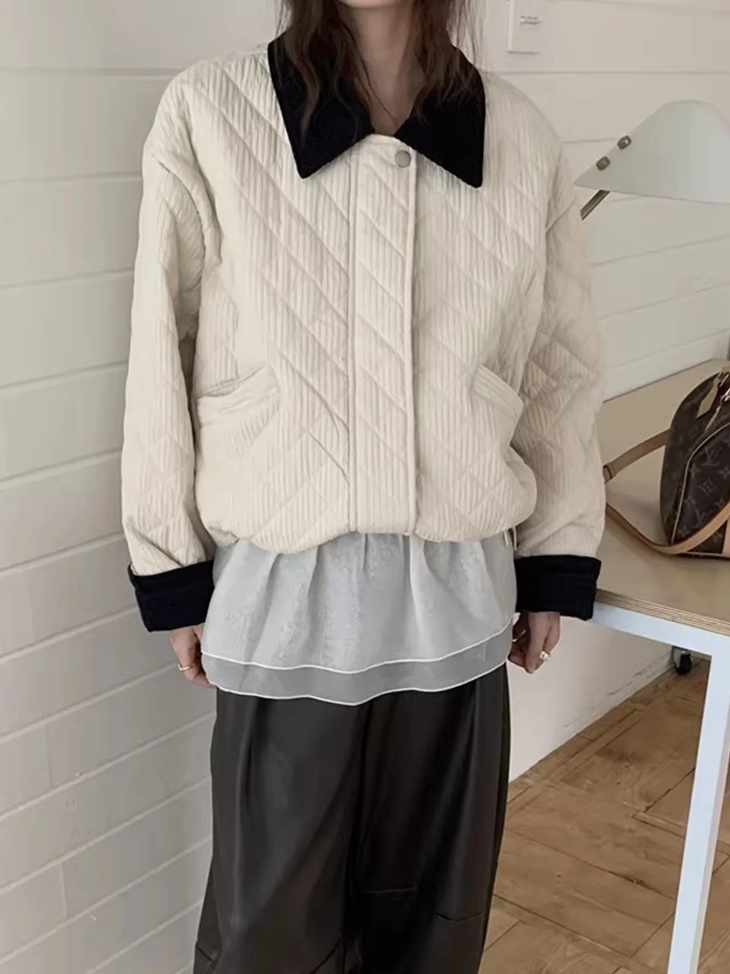 

Антивозрастная женская свободная повседневная хлопковая куртка из вельвета с ромбовидным узором и воротником, новинка зимы, в корейском стиле, для работы и отдыха.