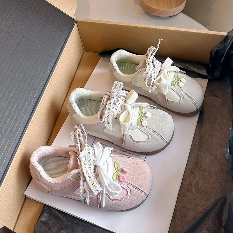 

2026 Spring Summer New Girls Sneakers Cute Pink Flower Leather Upper Non-slip Soft Sole Fashion Versatile Casual Shoes