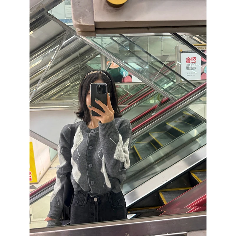 اقتصاص Argyle سترة مشغولة من الصوف المرأة Harajuku المرقعة سترة ملابس خارجية الكورية موضة تريكو الشتاء كم طويل لاعبا