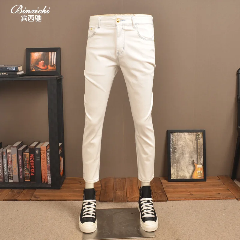 Pantalones vaqueros cortos blancos finos de verano para hombre, pantalones informales lavados de gama alta con pies pequeños elásticos a la moda para hombre