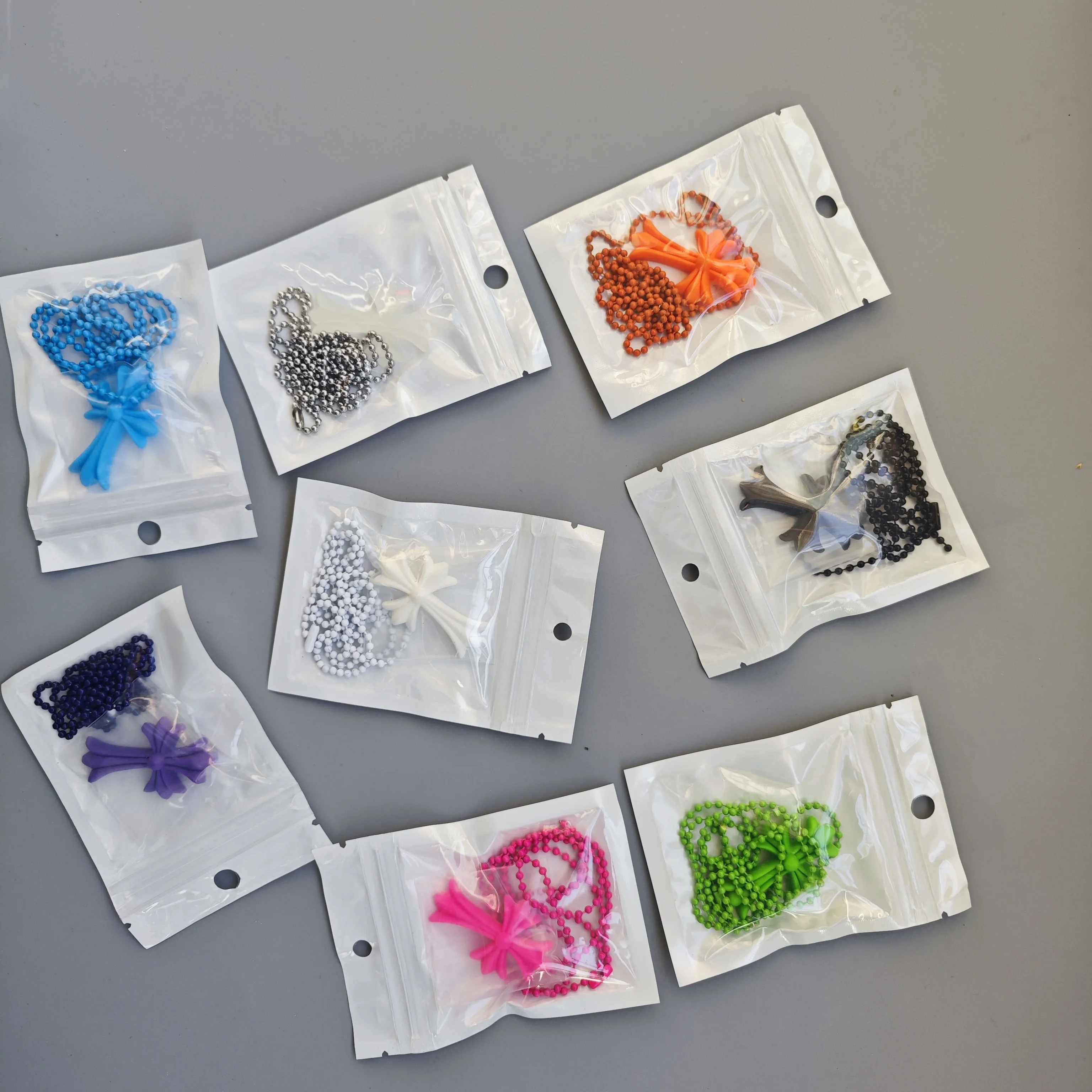 Bunter Silikon-Kreuz-Anhänger zum 20-jährigen Jubiläum, Punk-Street-Hip-Hop-Mode-Halskette für Männer und Frauen