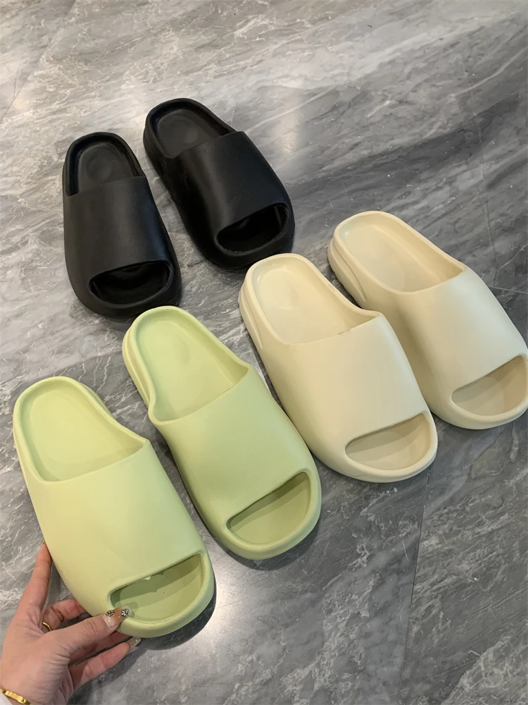 One-Piece Moulding Slip-Resistant Casual Outdoor Home Slippers for Men And Women Summer Breathable Comfortable Anti-Slip Slip...