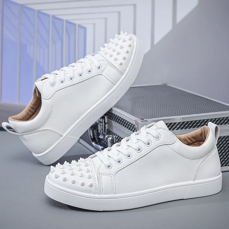 

Мужские повседневные кроссовки с заклепками в стиле панк, простые и модные, модные, ультразамшевые туфли, белые кроссовки