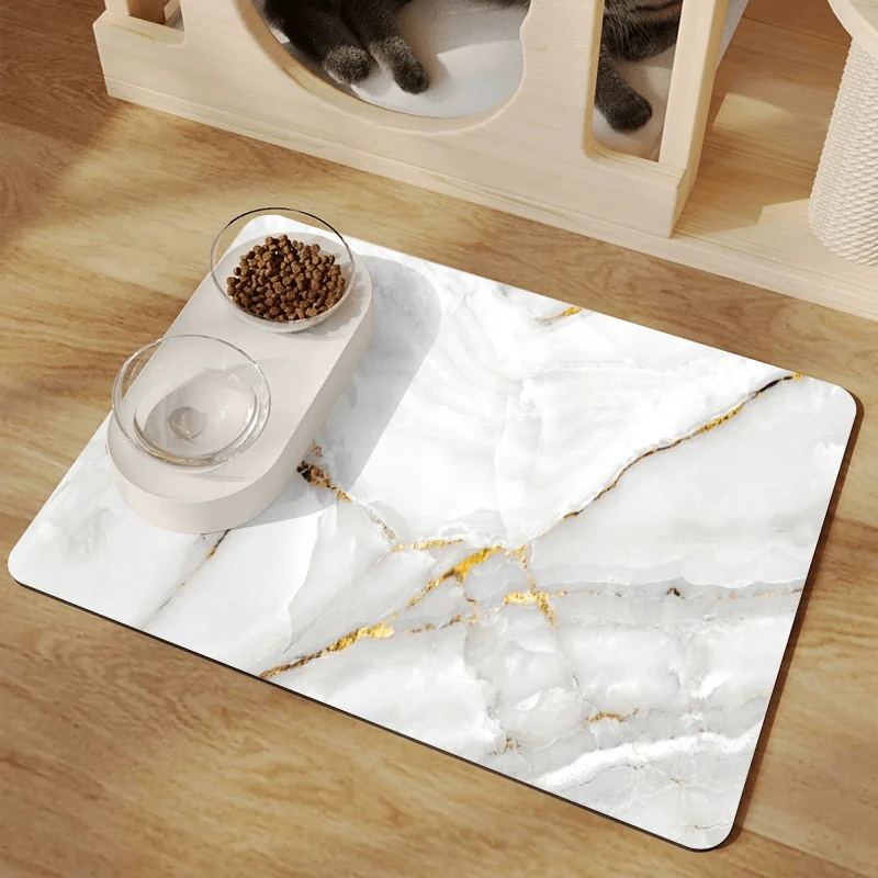 

Элегантный коврик для кормления питомцев из мрамора с золотистыми прожилками и стильным дизайном с эффектом кракле, идеально подходит для собак.
