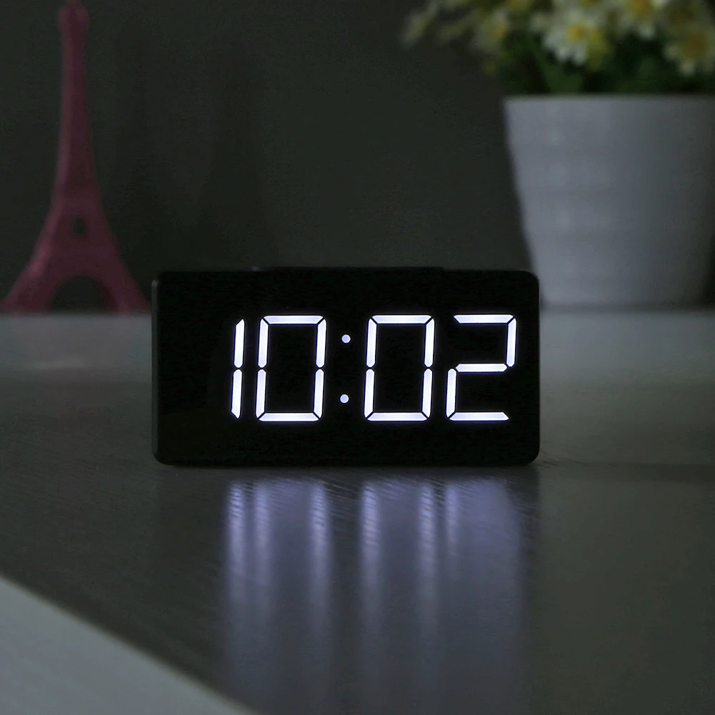 Snooze Table Clock นาฬิกาปลุกดิจิตอล LED ขนาดใหญ่พร้อมพอร์ต USB สําหรับเครื่องชาร์จโทรศัพท์