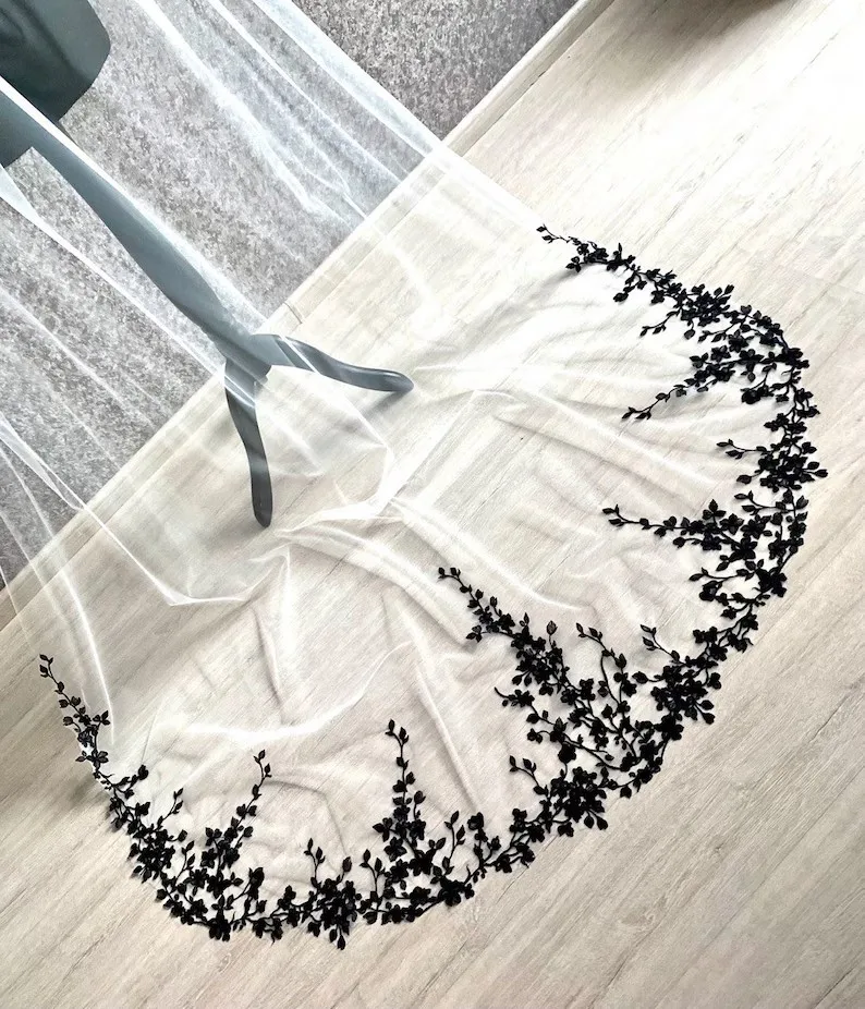 230cm Chapel Wedding Veils Lace Appliques Off White Tulle Black Veil Gothic Bride Veil Floral Bridal Veil Chapel