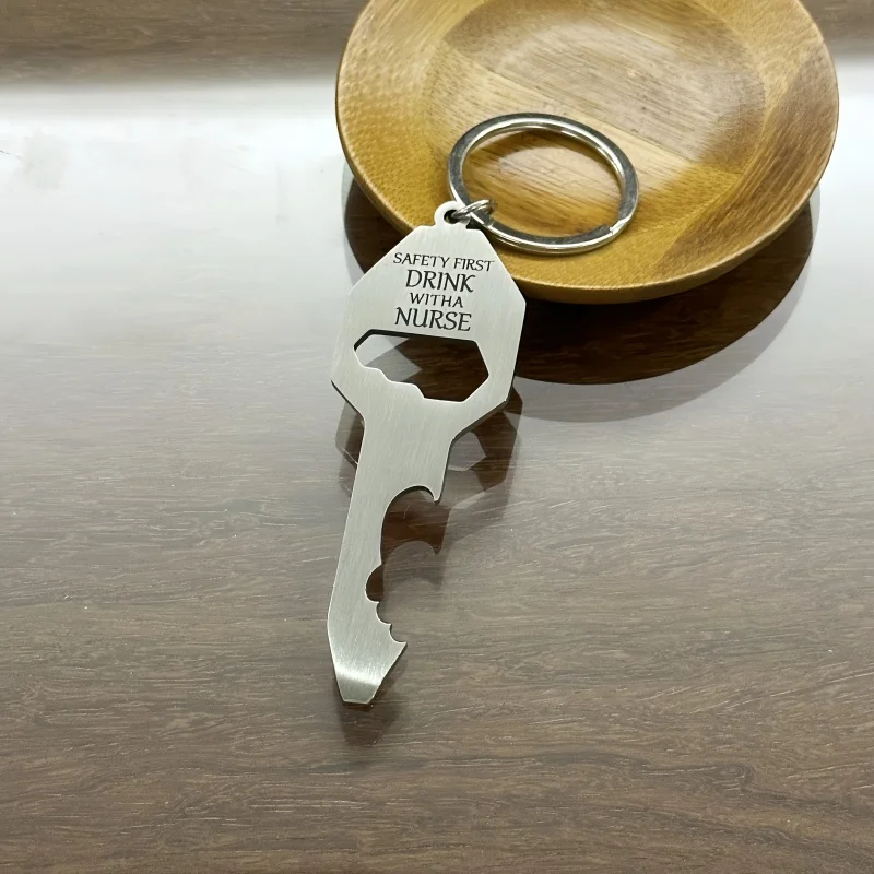 قلادة سلسلة المفاتيح: فتاحة زجاجات متعددة الوظائف، مفك براغي، مفتاح ربط – هدية مثالية لعيد الأب وعيد الميلاد وأعياد الميلاد