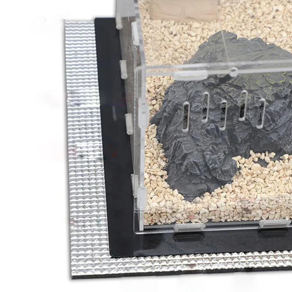 

1Pcs Warm Self-Heating Pet Mat Insulated Winter Pad for Parrot and Small Pets Retaining Surface Ideal Gift for Cold