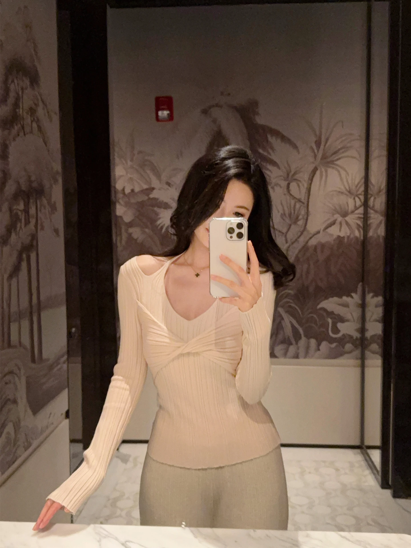 

Коллекция Mmm: Женский вязаный свитер с V-образным вырезом, облегающий, эластичный, с открытой спиной, для ношения под одеждой