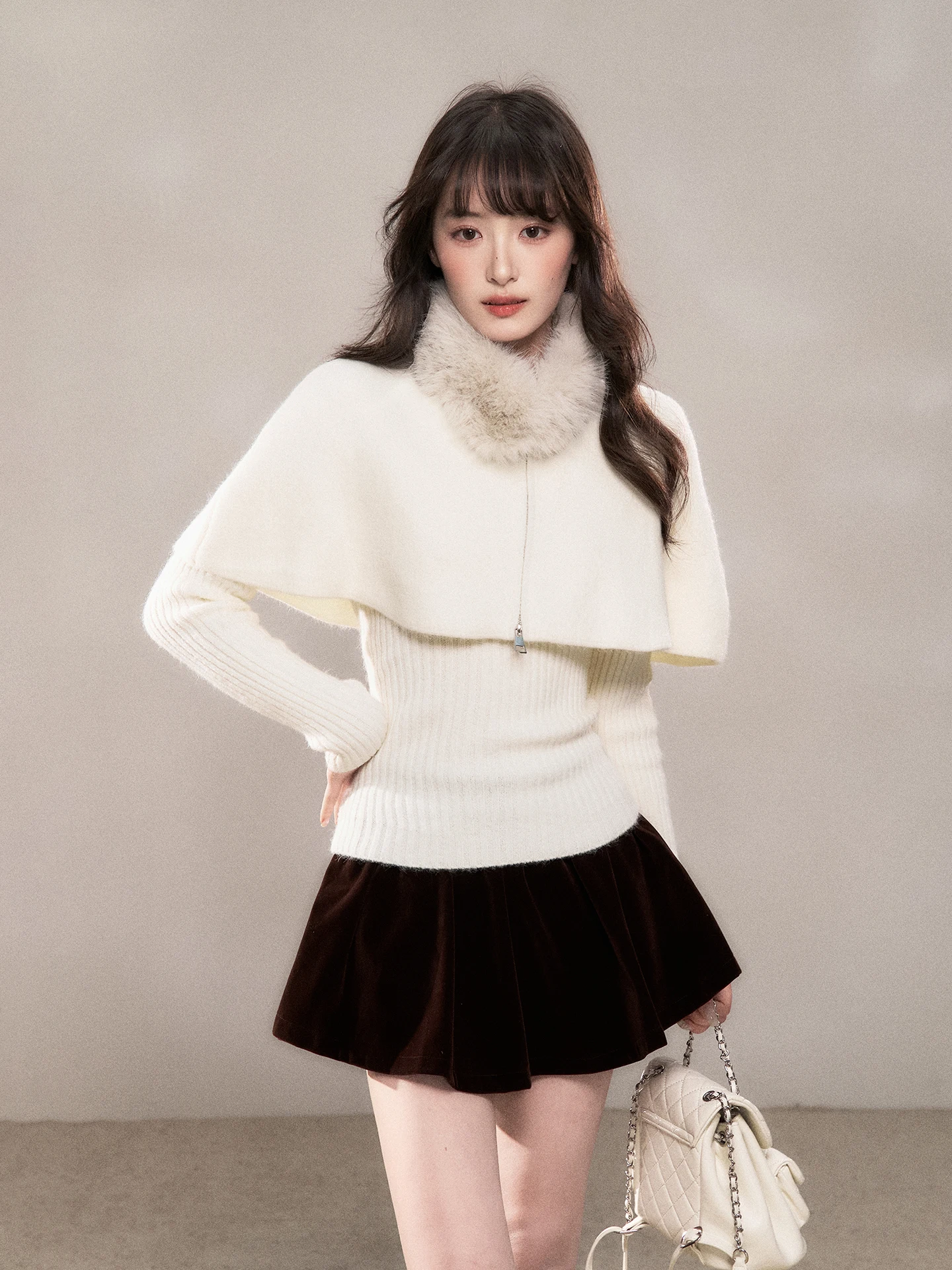 

Женский модный корейский свитер-топ белого цвета для похудения, новинка зимы, с круглым вырезом и длинными рукавами, с принтом «Маленькие дикие ягоды»