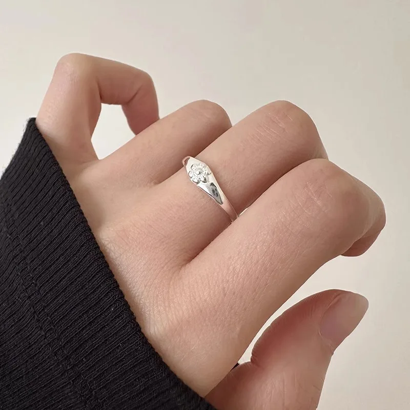 1pc Vintage Plum Blossom Pattern Ring for Women Push-pull Adjustable Minimalist Fresh Daily Wear Perfect Gift for Mom & Beloved